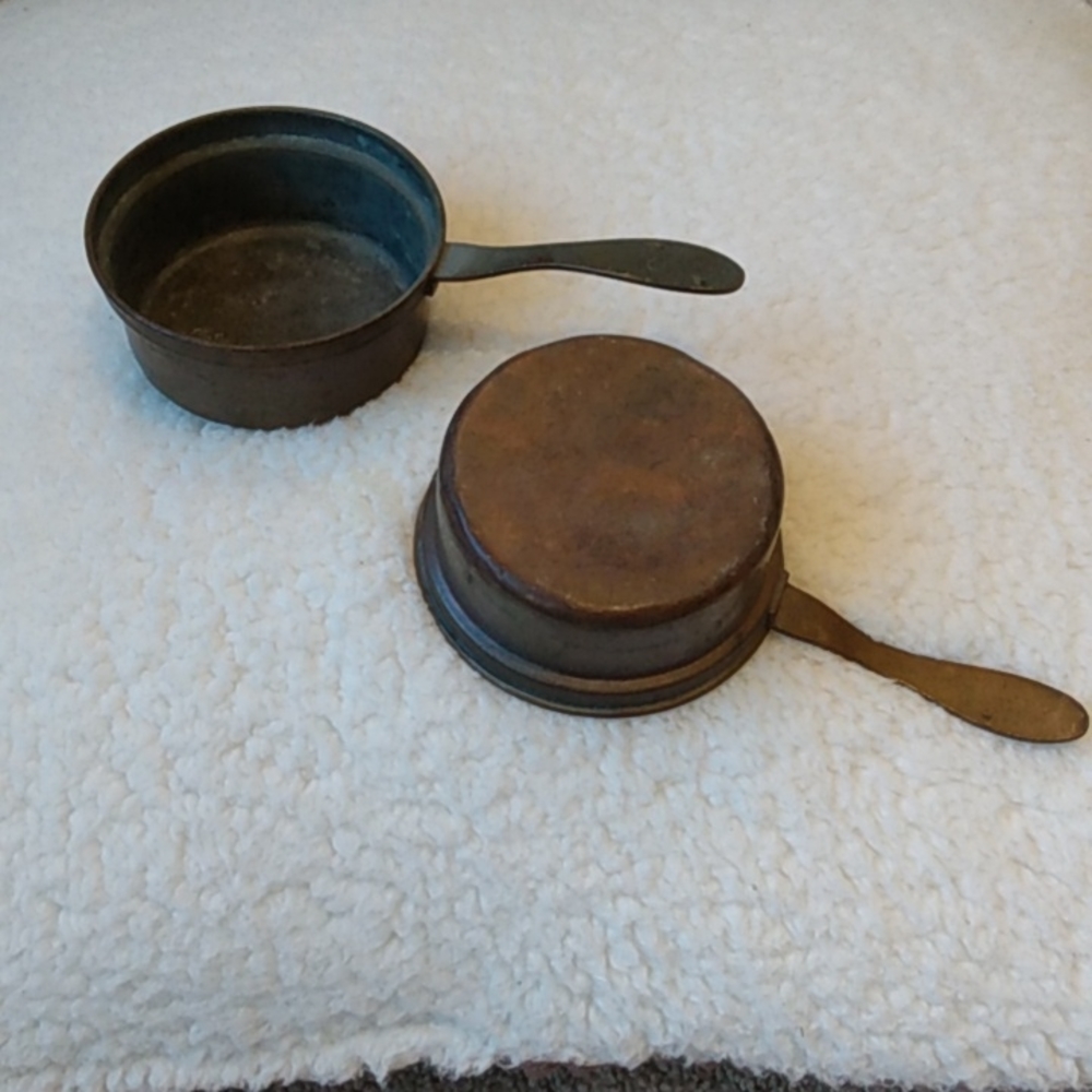 2 miniature vintage pots